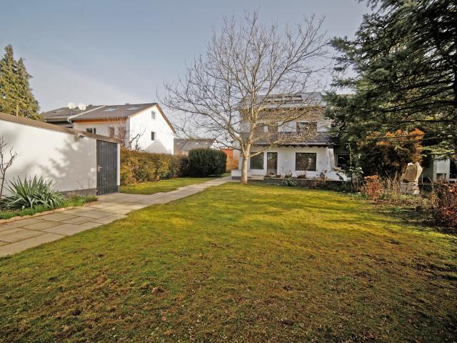 Renovierte Doppelhaushälfte mit tollem Garten & großzügigem Grundstück ca. 568 m² in Olching!