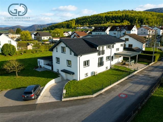 Renovierte Doppelhaushälfte mit 7 Zimmern