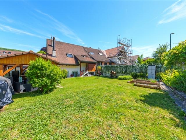 Renovierte Dorfhaus mit 2 Wohnungen