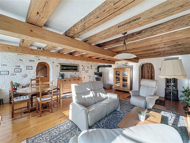 Renovierte ehemalige Bauernhof Reihenwohnung mit Mietertrag von ca. CHF 52 000