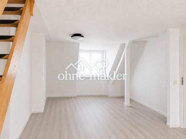 Renovierte Einzimmerwohnung mit Spitzgiebel mit guter Unianbindung