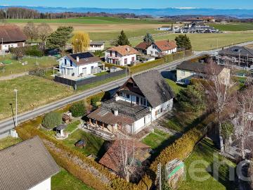 Renovierte freistehende Villa mit Dach und ungehinderter Sicht