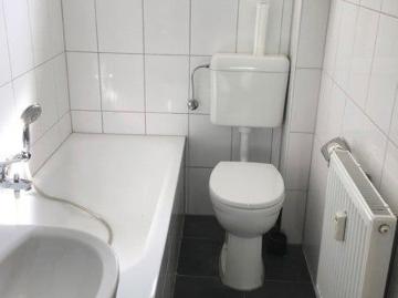 Renovierte, gemütliche 2,5 Zimmer Wohnung: Einzug ab Mitte Juni möglich