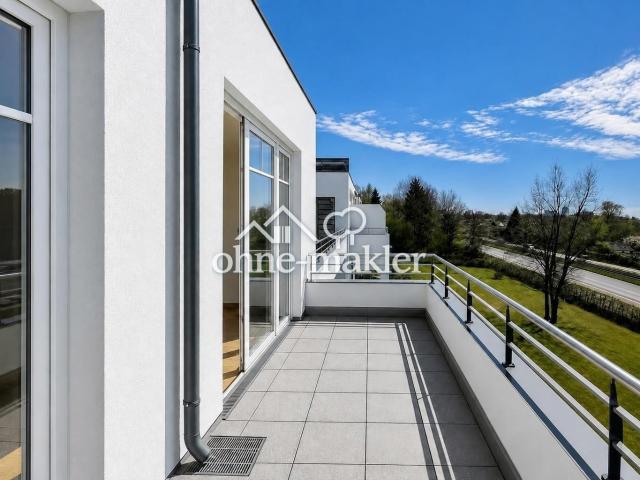 Renovierte, gepflegte, barrierefreie 2 Zi Wohnung mit großem Sonnenbalkon, TG Stellplatz, Aufzug