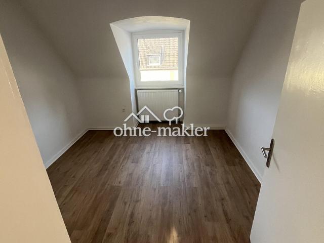 Renovierte helle Dachgeschosswohnung