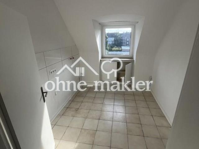 Renovierte helle Dachgeschosswohnung