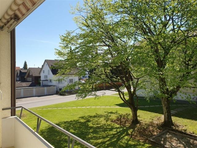 Renovierte, helle Wohnung mit gut besonntem Balkon