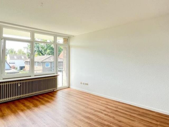 Renovierte, helle 2 Zimmer Wohnung mit Balkon im Ehnernviertel