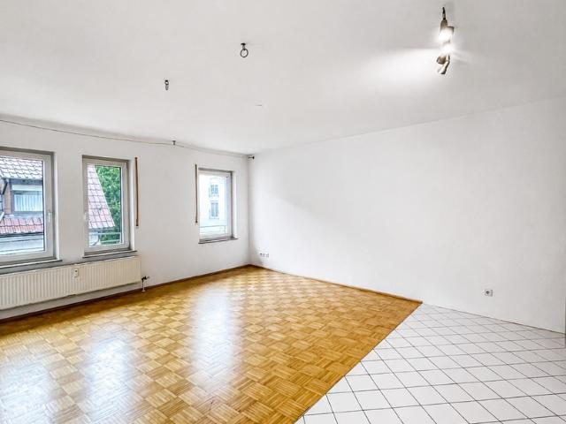 Renovierte, schöne 2 Zimmer Wohnung in zentraler, ruhiger Lage