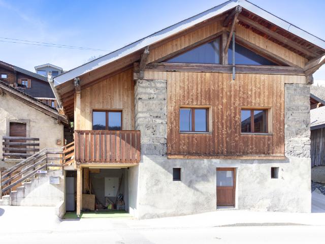 Renovierte Scheune mit 4,5 Zimmern, je 107 m² Wohnfläche und 40 m² Garten