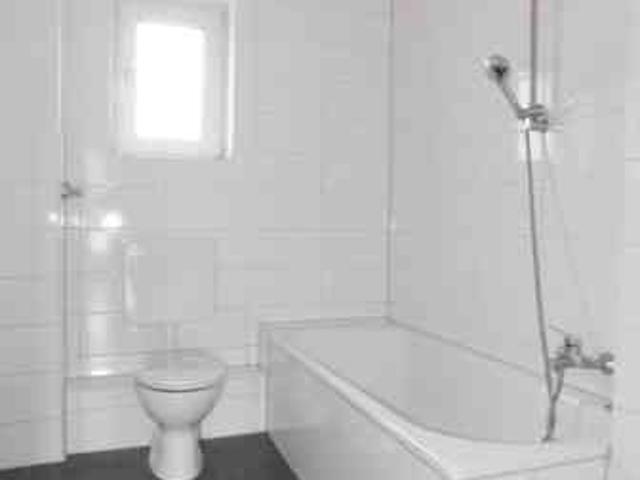 Renovierte und bezugsfertige 2 Zimmerwohnung im 5. OG mit Balkon im Herzen von Krefeld