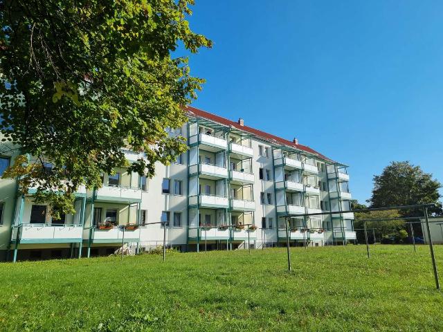 RENOVIERTE und MODERNE 3 Raumwohnung mit Balkon