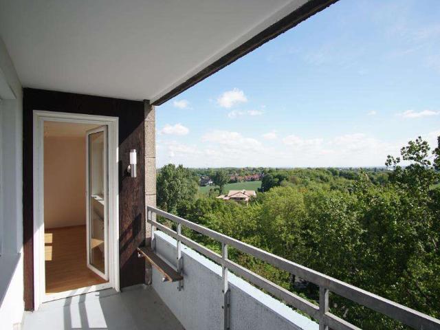 Renovierte Wohnung mit Balkon und Aufzug! Verfügbar ab Mitte/Ende November!