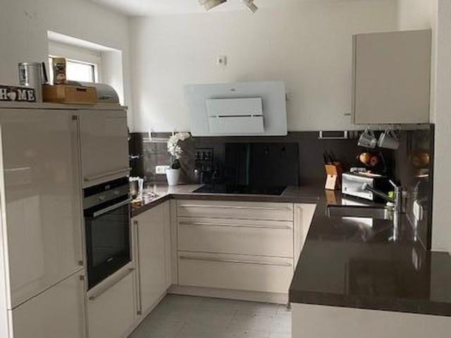 renovierte Wohnung mit Balkon und Blick ins Grüne
