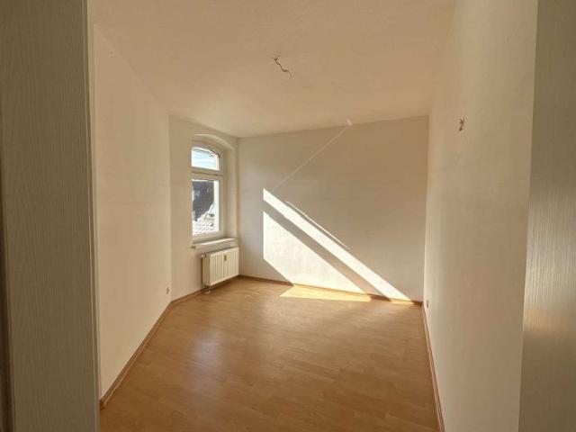 Renovierte Wohnung mit EBK und neuem Parkett