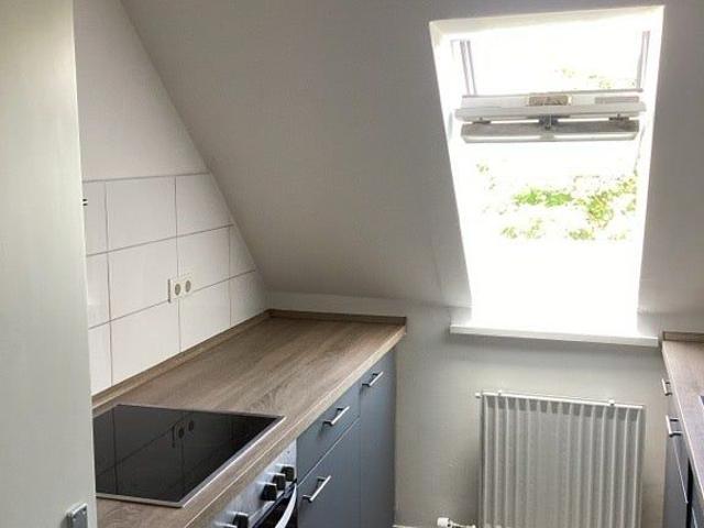 Renovierte Wohnung mit Einbaküche und Wintergarten