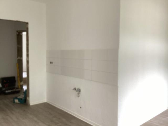 Renovierte Wohnung mit Wohnküche und Terrasse!