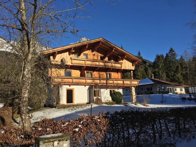 Renovierte Wohnung St. Ulrich am Pillersee, 1. OG ca. 45qm, mit Balkon und Grünfläche, ruhige Wohnlage