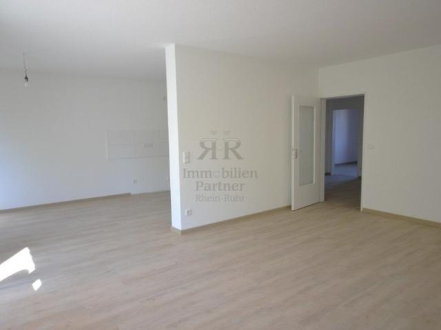 Renovierte Wohnung zum TRÄUMEN mit Balkon und Stellplatz!