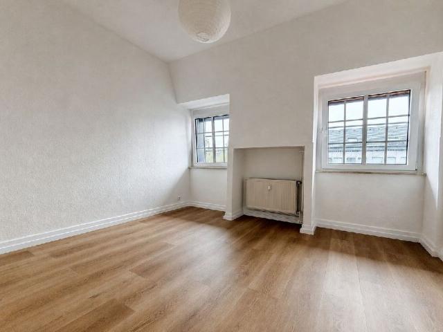 Renovierte Zwei Zimmer Wohnung im Dachgeschoss