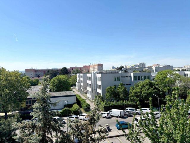Renovierte zwei Zimmer Wohnung Loggia Ausblick