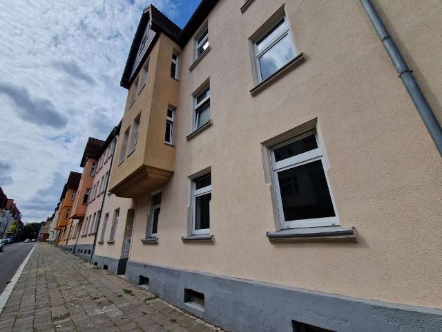 Renovierte zwei Zimmer Wohnung mit sonnigem Balkon!