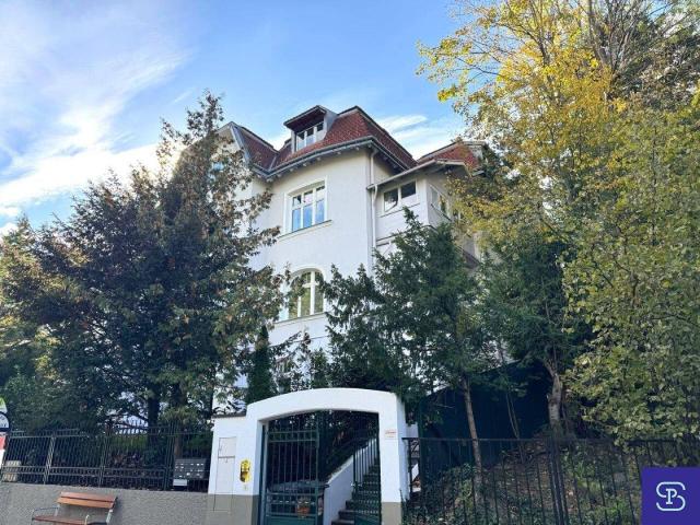 Renovierte 109m² DG Wohnung mit Galerie Nahe Lainzer Tiergarten 1130 Wien