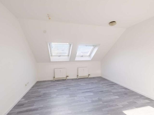 Renovierte 1 Zimmer DG Wohnung mit TG Stellplatz