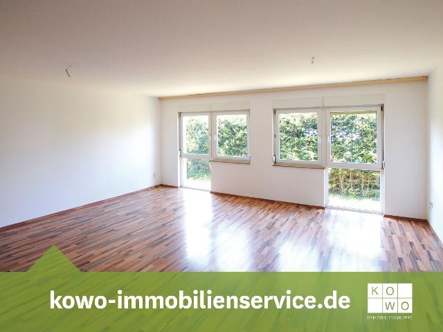 Renovierte 1 Zimmer Wohnung mit Einbauküche, Laminat und Blick ins Grüne!