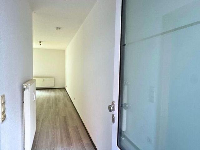 Renovierte 1 ZKB Wohnung mit Stellplatz + Kellerraum
