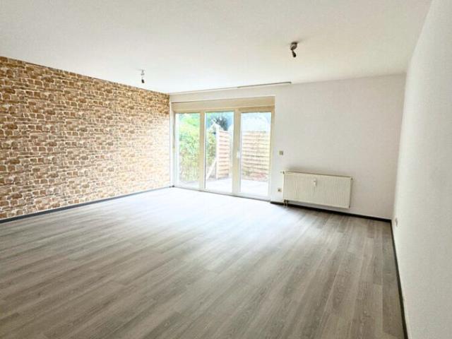 Renovierte 1 ZKB Wohnung mit Stellplatz + Kellerraum
