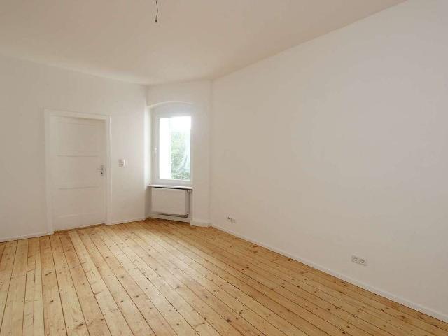 Renovierte 2,5 ZKB Altbauwohnung in der Friedrich Ebert Straße Hinterhaus Nähe Querallee