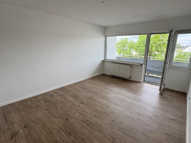 Renovierte 2,5 Zimmer Wohnung in zentraler Lage mit 2 Balkonen