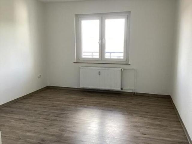 Renovierte 2,5 Zimmer Wohnung in zentraler Lage mit Balkon