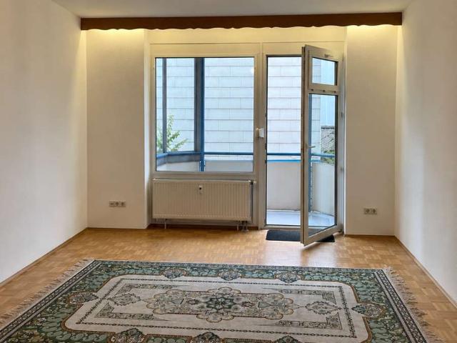 Renovierte 2,5 Zimmer Wohnung mit neuer Einbauküche