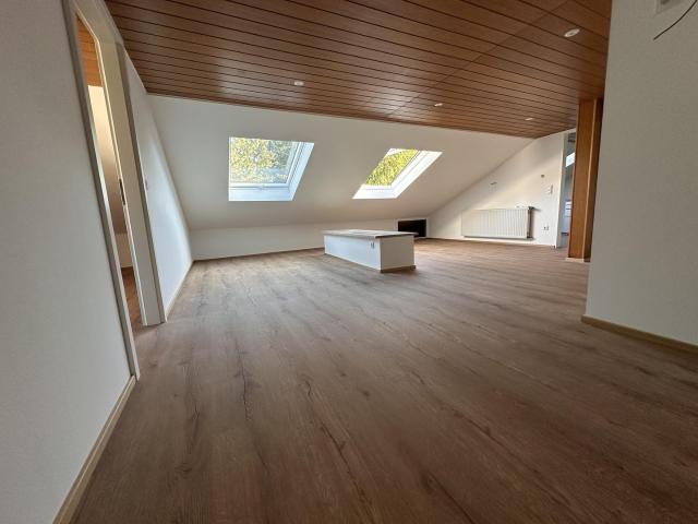 renovierte 2 Zimmer Dachgeschosswohnung in ruhiger Lage