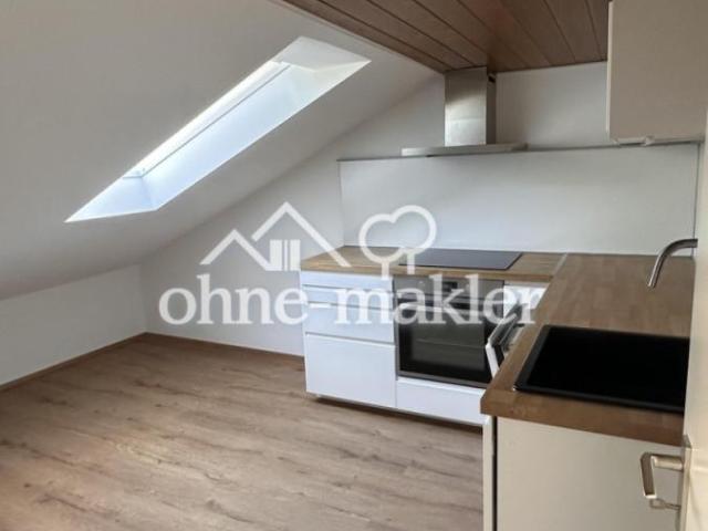 renovierte 2 Zimmer Dachgeschosswohnung in ruhiger Lage