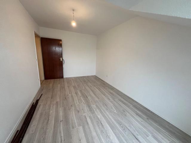 Renovierte 2 Zimmer DG Wohnung Nähe City und Innenhafen