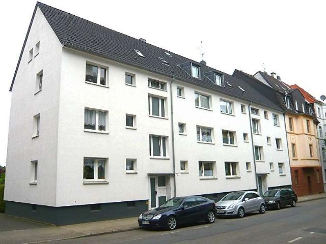 renovierte 2 Zimmer DG Wohnung zum Wohlfühlen zu vermieten!