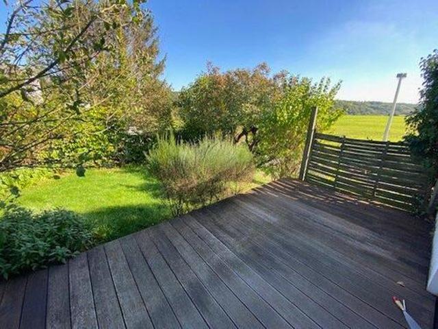 Renovierte 2 Zimmer Wohnung, 50m² mit Terrasse und Stellplatz