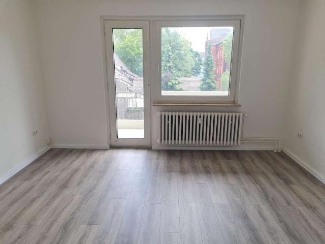 Renovierte 2 Zimmer Wohnung im 3. Obergeschoss zu vermieten! 500 € Wunschgutschein* inklusive!