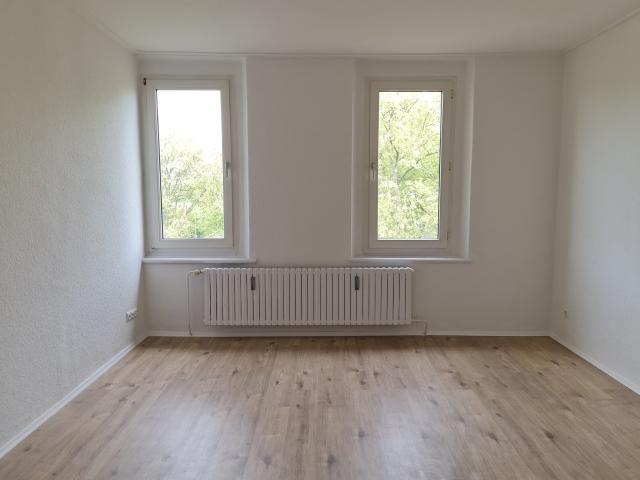 Renovierte 2 Zimmer Wohnung im Dachgeschoss zu vermieten! 300 € Wunschgutschein* inklusive!