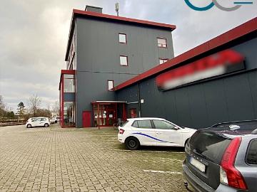 Renovierte 2 Zimmer Wohnung im Dachgeschoss / zentrumsnah mit Einbauküche und Stellplatz