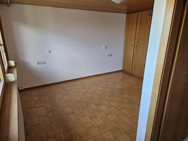 Renovierte 2 Zimmer Wohnung mit neuer Küche und schöner Bergsicht