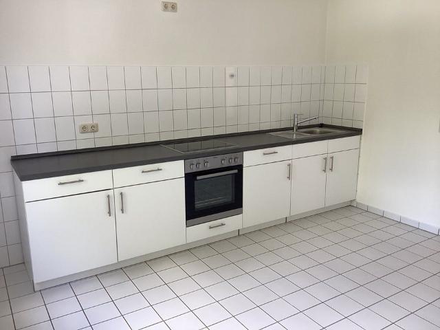 Renovierte 2 Zimmer Wohnung mit Balkon, ab sofort anmietbar!