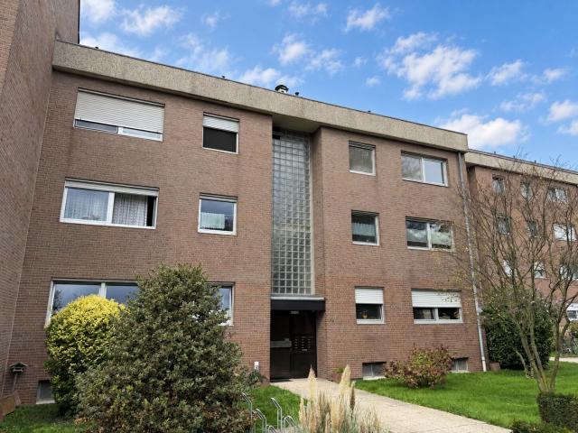 Renovierte 2 Zimmer Wohnung mit Balkon auf der Neusser Furth