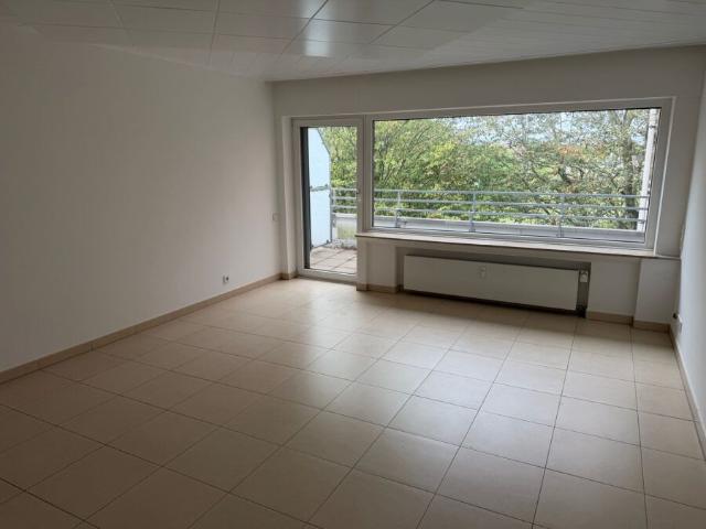 Renovierte 2 Zimmer Wohnung mit Balkon auf der Neusser Furth