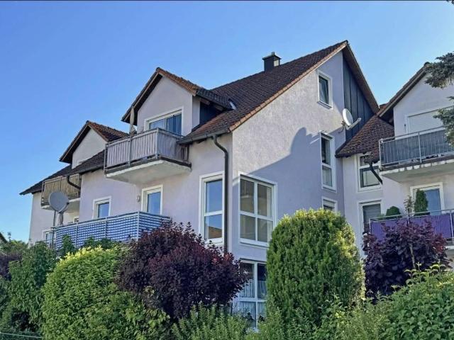 Renovierte 2 Zimmer Wohnung mit Balkon, Garage, EBK, neuer Pelletheizung in Irchenrieth