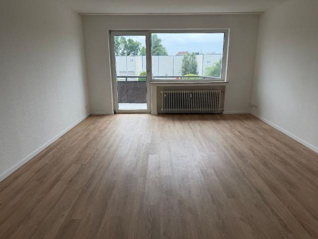 Renovierte 2 Zimmer Wohnung mit Balkon in zentraler Lage von Essen Bergerhausen!