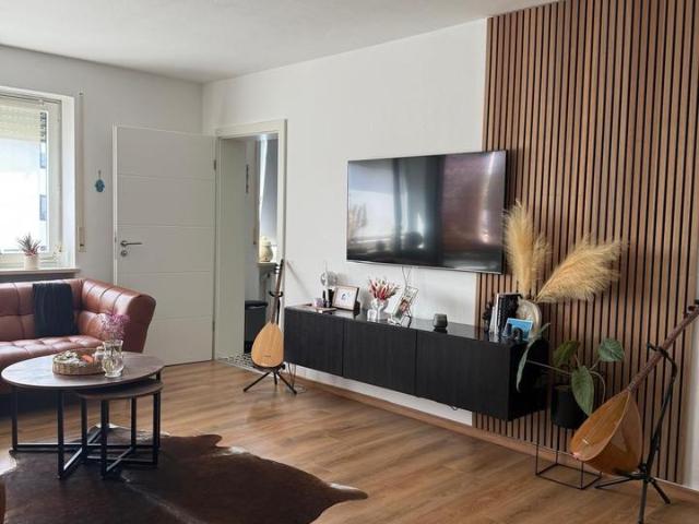 Renovierte 2 Zimmer Wohnung mit Balkon in Aichach